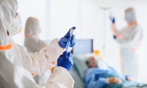 Read more about the article Κορονοϊός: Αντί για νέα μέτρα, εμβολιασμοί για ανάσχεση της πανδημίας – Aλλαγές στο πρόγραμμα “Ελευθερία”